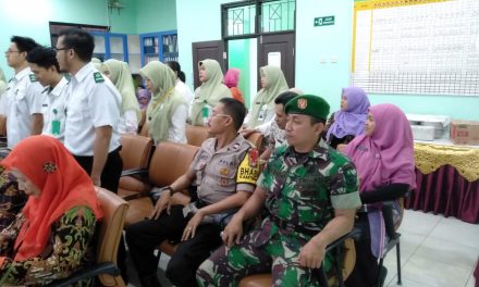 BHABINKAMTIBMAS KELURAHAN PONDOK BAHAR AIPTU JACKY TARMUDZI MENGHADIRI KEDATANGAN TIM SURVEYOR AKREDITASI UPT PUSKESMAS PONDOK BAHAR