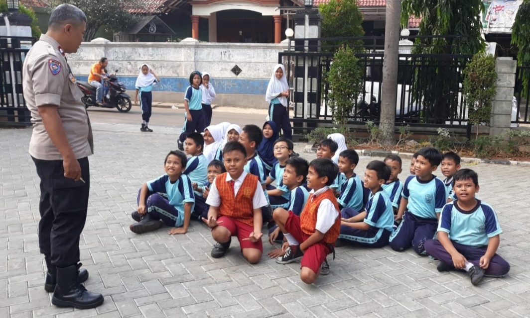 AIPTU JAMHURI BHABINKAMTIBMAS KEL. SUDIMARA JAYA KEC. CILEDUG  GIAT POLISI CINTA SEKOLAH