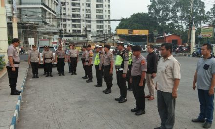 Anggota personil dari Polsek Batu ceper laksanakan apel kesiap-siagaan pengamanan jalannya aksi damai dari  gerakan buruh KASBI banten