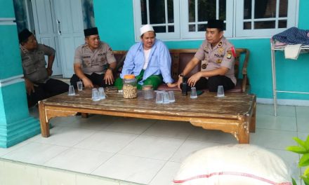 Kapolsek batu ceper bersilahturahmi dan berikan sembako beras kepada pondok pesantren Rahmatul Ummah