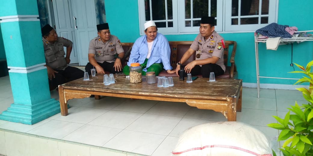 Kapolsek batu ceper bersilahturahmi dan berikan sembako beras kepada pondok pesantren Rahmatul Ummah