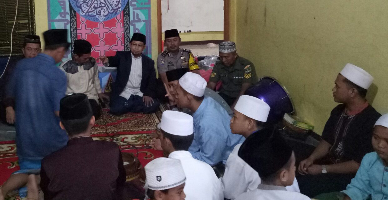 Polsantren Aiptu Mulyadih Dengan Mengikuti Pengajian Rutin Mingguan