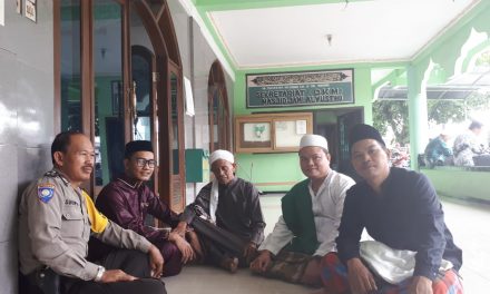 Kegiatan Polsantren bapak Aiptu sholat jumat berjamaah di masjid AL Fushto