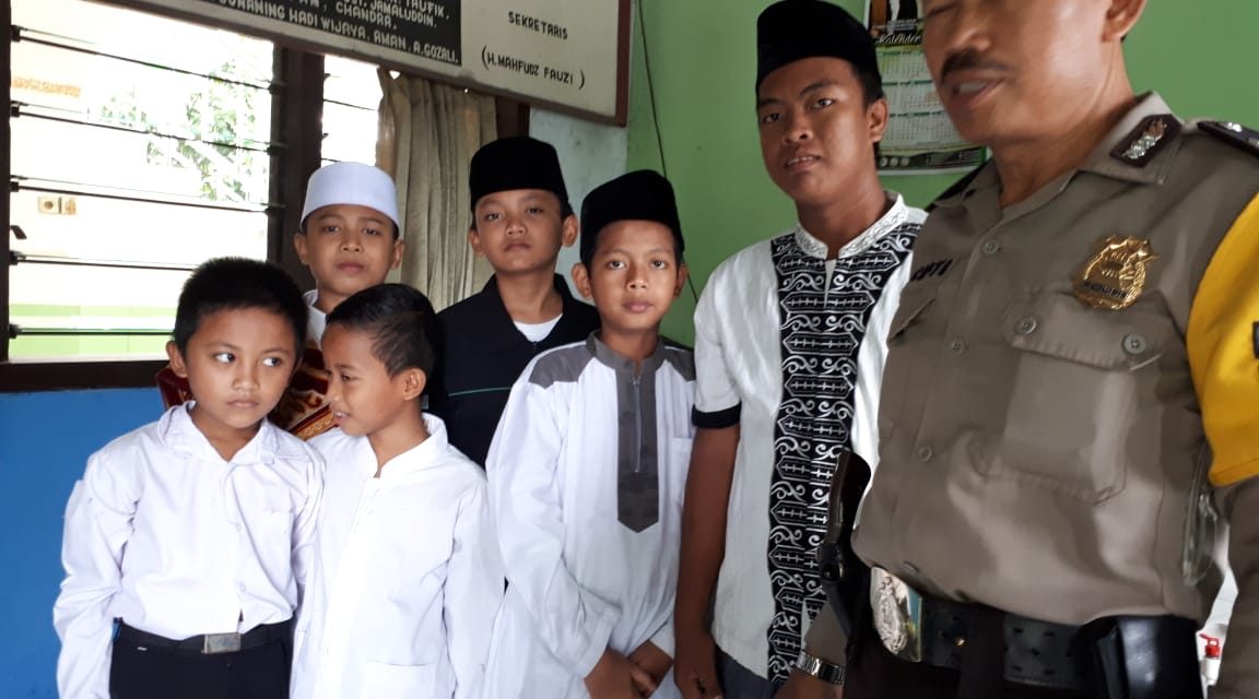 Aiptu Sucipto sambang dialogis dengan murid yayasan litabiratil islam