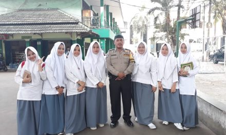 Kegiatan polkiss polisi keliling sekolah, bhabinkamtibmas Aiptu Suharno kunjungi sekolah SMA manbaul ulum pondok pesantren assidiqiyah 2 batu ceper