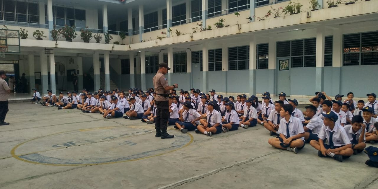 Binluh Polsek Neglasari di SMP Aryametta, tangkal kenakalan remaja