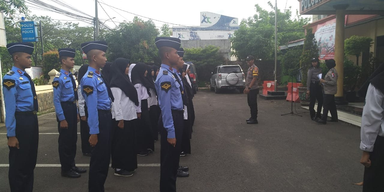 Bhabinkamtibmas tingkatkan kemampuan Saka Bhayangkara Polsek Neglasari