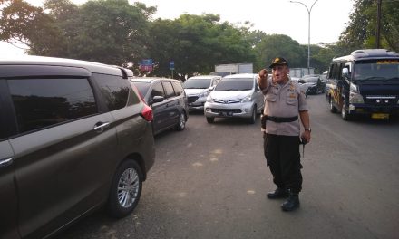 Tindak lanjut atensi pimpinan, Kanit Binmas beserta jajaran laksanakan Pengaturan Lalu lintas