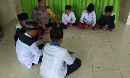 Aiptu Sulaiman Binmas Polsek Neglasari sambangi Para Santri Nurul Hidayah