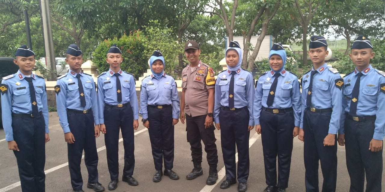 Bripka Agani Binmas Kelurahan Mekarsari di kunjungi Siswi SMK Penerbangan