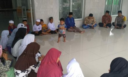 Polsantren Bhabinkamtibmas Polsek Neglasari bersama santri madrasah