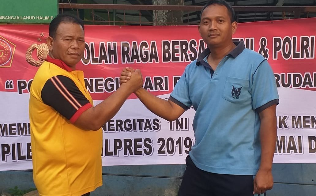 Bersinergi Ciptakan Pemilu 2019 Aman, Damai dan Sejuk, Kapolsek Neglasari tingkatkan Solidaritas TNI – POLRI dengan Gelar Olah Raga Bersama