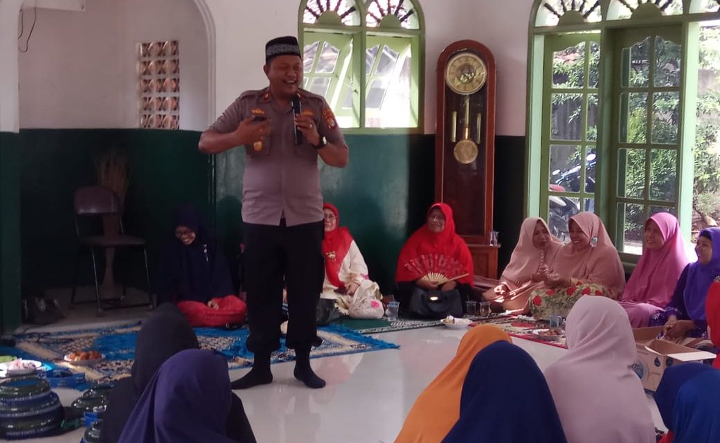 Kapolsek Jatiuwung Sampaikan Pesan Kamtibmas Saat Hadiri Pengajian Ibu-Ibu Majelis Taklim Periuk Jaya