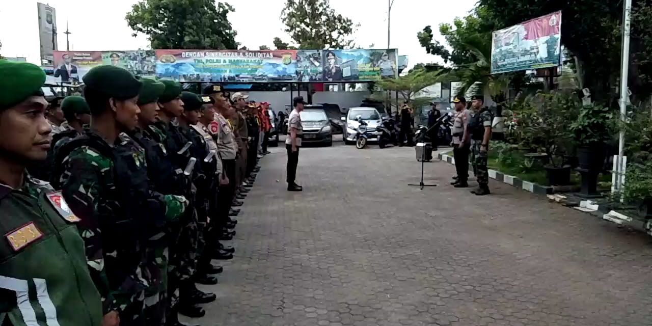 Jelang Malam Pergantian Tahun, Polsek Jatiuwung Laksanakan Apel Gelar Pasukan Bersama TNI