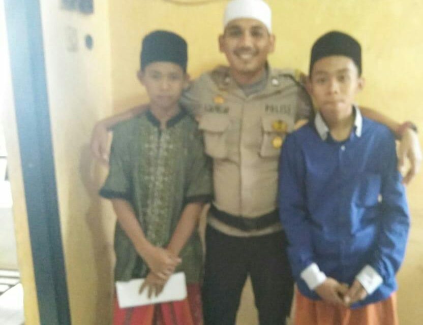 Bhabinkantibmas Brigadir Ahmad Saepullah rangkul Santri