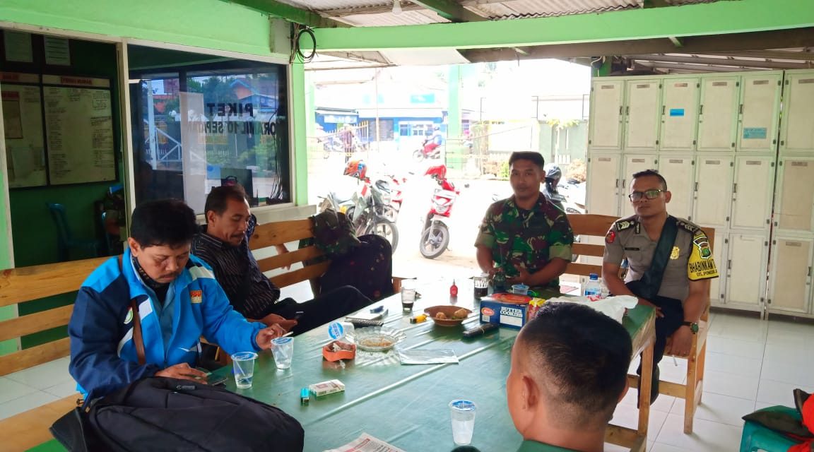 Bhabinkantibmas Desa Pondok jaya Brigadir Obsus Marulitua LG Kunjungan dan silaturahmi ke kantor Koramil Sepatan 15