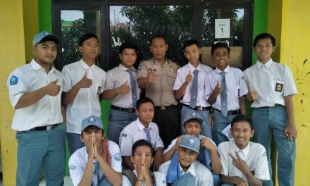 Bhabinkantibmas Polsek Sepatan Aiptu Khaerul Saleh Sambang dan titip pesan kantibmas kepada Siswa Pelajar