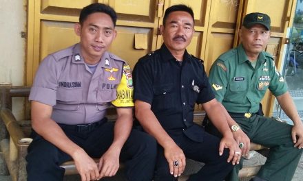 Bhabinkantibmas Polsek Sepatan Brigadir Indra Syam Sambang Warga Bersama Babinsa