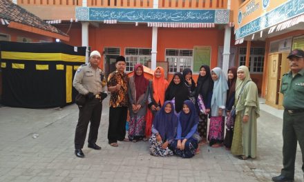 Sambang Bhabinkamtibmas Dipondok Pesantren Al Masdhariyah  Ds.Kampung Melayu Barat Kec.Teluk Naga Kab.Tangerang Jalin Silaturahmi