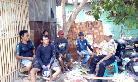 Bhabinkantibmas Polsek Sepatan Aiptu Budi SY Sambang Door -Door Warga Masyarakat