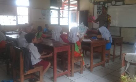 KUNJUNGAN POLKISS BHABINKAMTIBMAS DESA JATIMULYA  SAMBANG SEKOLAH SDN II JATIMULYA AJAK GIAT BELAJAR