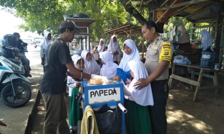 Bhabinkantibmas Polsek Sepatan Aiptu Khaerul Saleh Jalin Keakraban dengan Siswa SD Nurul Falah