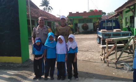 Tingkatkan Giat Polkiss Bhabinkamtibmas Kunjungi SDN 5 Kampung Melayu