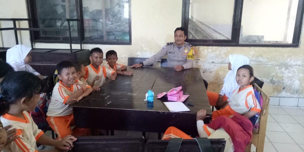 Sambangi Sekolah Sebagai Mitra Dalam Kunjungan Polisi Keliling Sekolah