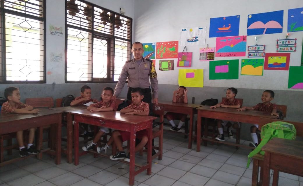 Jalin Sinergitas Dengan Pelajar Bahbinkamtibmas  Ds. Tanjung Burung kec. Teluknaga Kunjungi SDN