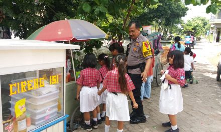 Bhabinkamtibmas Sambang Sekolah Bersilaturohmi dan Himbau Pelajar Untuk Disiplin