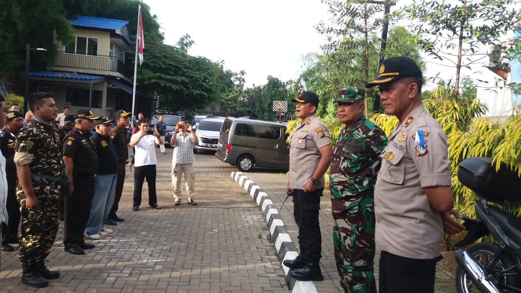 Kapolsek Cipondoh Pimpin Apel Pengamanan Malam Natal