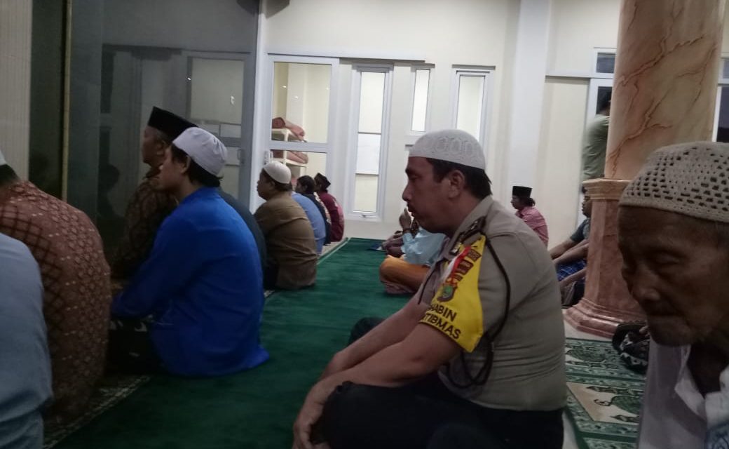 Panggilan Adzan Berkumandang Bhabinkamtibmas Aiptu Yosef Ditengah Kesibukan Melaksanakan Tugas Kunjungi Masjid Sholat Berjamaah