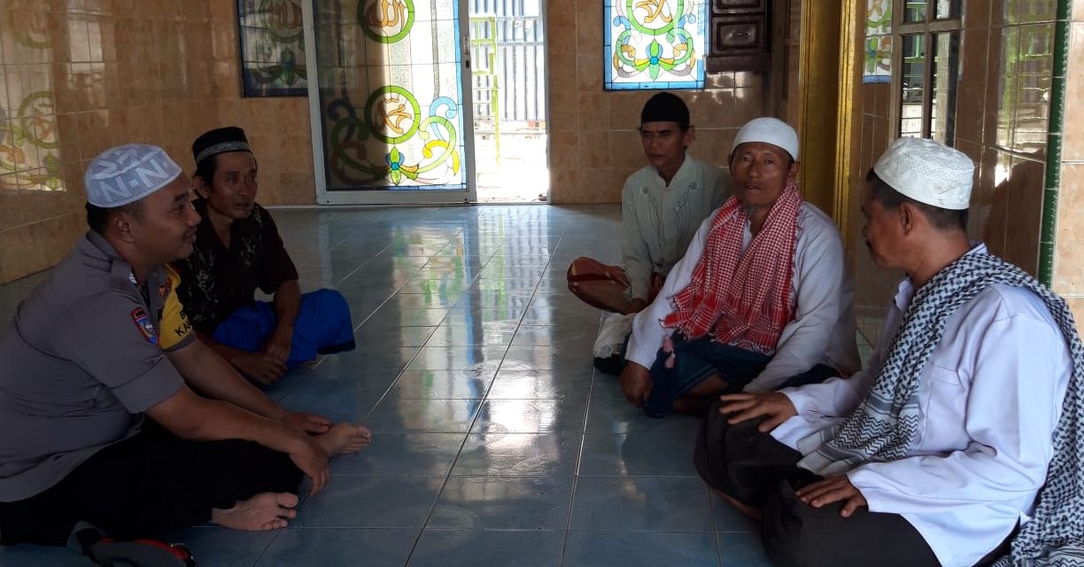 Panggilan Adzan Berkumandang Bripka Azis Amri Kunjungi Masjid Sholat Berjamaah