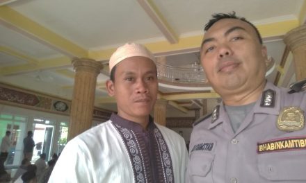 Pengurus majelis Taklim AL Amin di kunjungi oleh Bhabinkamtibmas Brigadir Ali Yamsyah tuk laksanakan program Polsantren