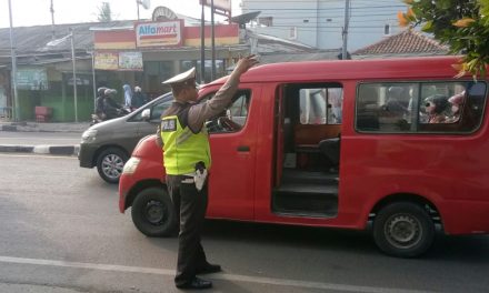 Pengaturan Rutin Pagi Hari, Lantas Polsek Jatiuwung Berikan Pelayanan Kepada Para Pengguna Jalan