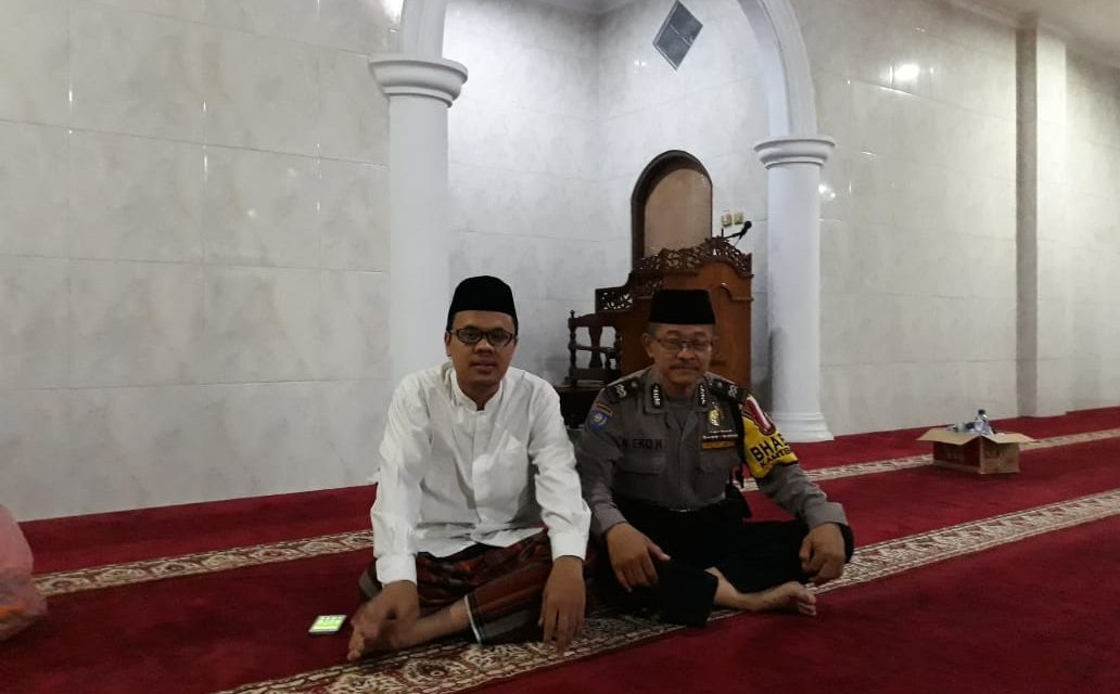 BHABINKAMTIBMAS SUDIMARA BARAT AIPTU WAHYONO EKO MELAKSANAKAN SAMBANG KE MASJID