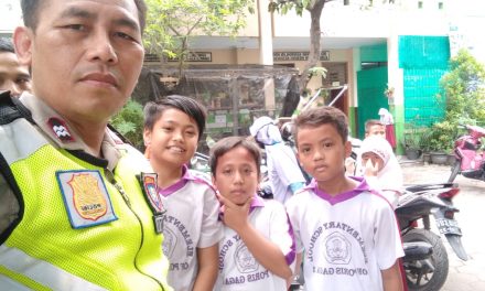 Program polkiss polisi keliling sekolah bapak Aiptu Exwanto sambang dialogis murid sekolah SDN poris gaga