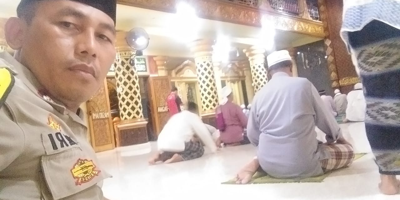 Kegiatan sholat subuh berjamaaah, Aiptu Exwanto laksanakan dan kunjungi masjid jami At Taqwa