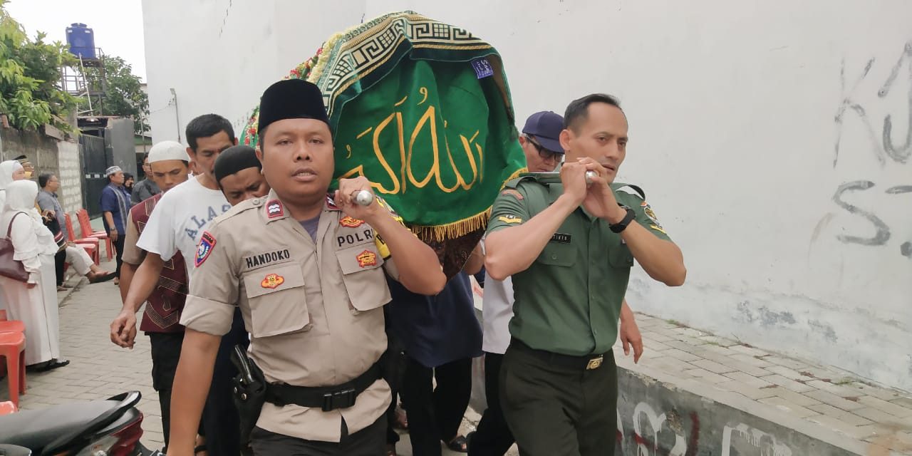 Bapak Aiptu k.Handoko lakukan kegiatan hadiri pemakaman warga korban kecelakaan ojek online di batu ceper