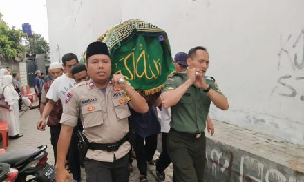 Bapak Aiptu k.Handoko lakukan kegiatan hadiri pemakaman warga korban kecelakaan ojek online di batu ceper