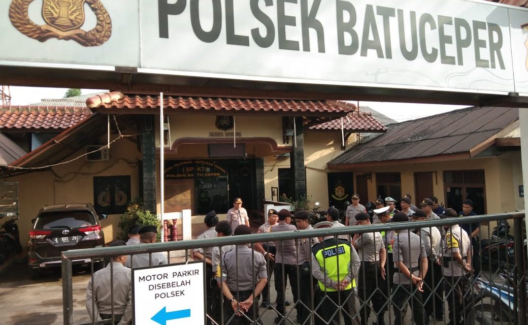 Kapolsek Batu ceper pimpin apel pagi status  siaga 1 para Anggota personil Polsek Batu Ceper di lapangan komando polsek batu ceper terkait kegiatan aksi reuni 212 di monas Jakarta