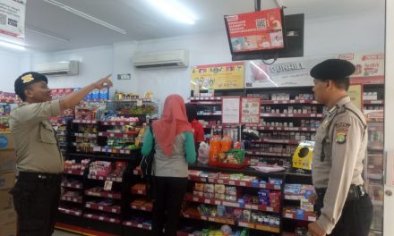 Cegah Kejahatan Di Siang Hari, Anggota Sabhara Polsek Benda Kunjungi Minimarket