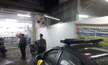 Pawas IPDA Tasdik. SH beserta anggotanya melaksanakan patroli biru cegah guantibmas di malam hari