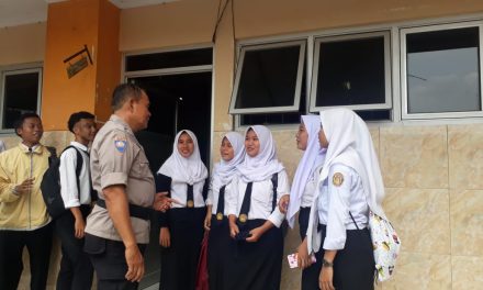 Kunjungi Sekolah, Aiptu Sakip Ingatkan Siswa Untuk Tidak Melakukan Tawuran