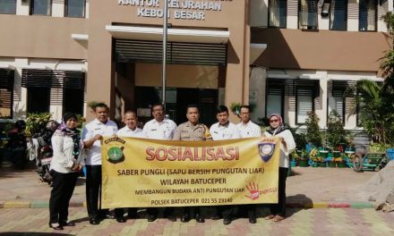 Bhabinkamtibmas Bapak Aipda Toni budi sosialisasi program saber pungli di kelurahan kebon besar