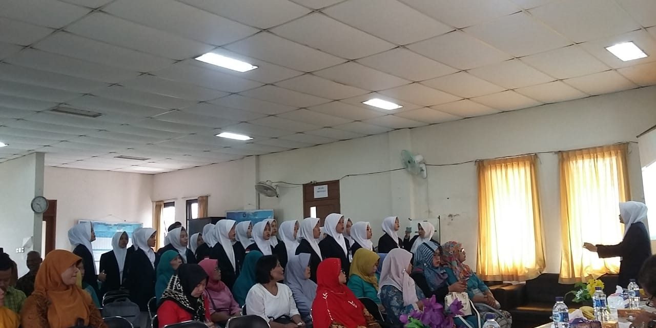 Bhabinkamtibmas Aipda Toni Budihadiri kegiatan pembukaan praktik profesi keperwatan yang dilakukkan oleh mahasiswa Muhammadiyah Tangerang