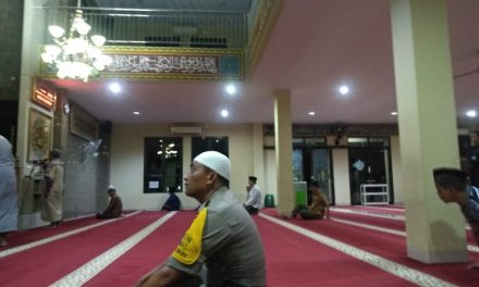 Aiptu Sumianto berbaur bersama warga dengan Shubuh berjamaah