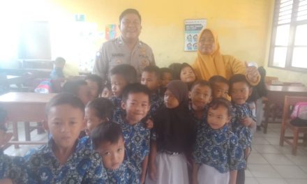 Brigadir Ferdinando sampaikan pesan kamtibmas kepada guru dan Pelajar Sekolah Dasar