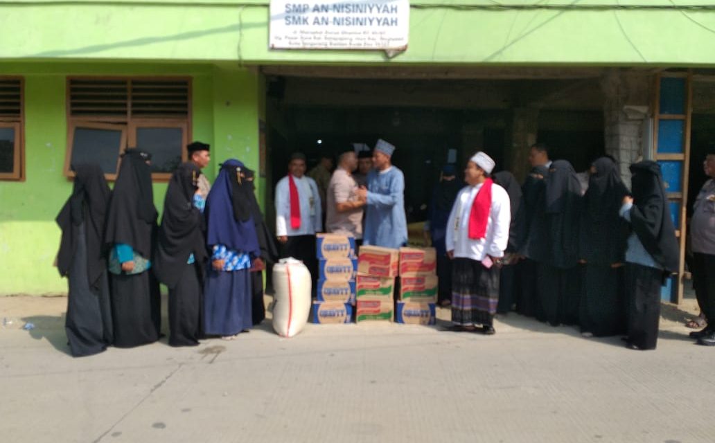 Kapolsek Neglasari berikan Sembako untuk anak yatim yang menimba ilmu di Pesantren