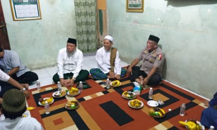 Kanit Binmas Polsek Neglasari sampaikan amanat Kapolsek saat hadiri Peringatan Maulid